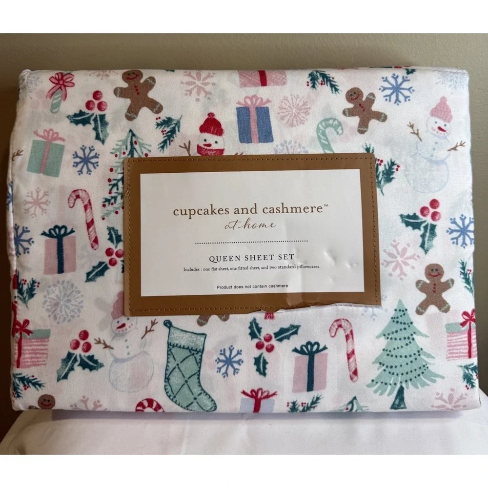 Cupcakes & Cashmere CHRISTMAS Gingerbread Candy Cane‎ Gift Holly Queen Sheet Set